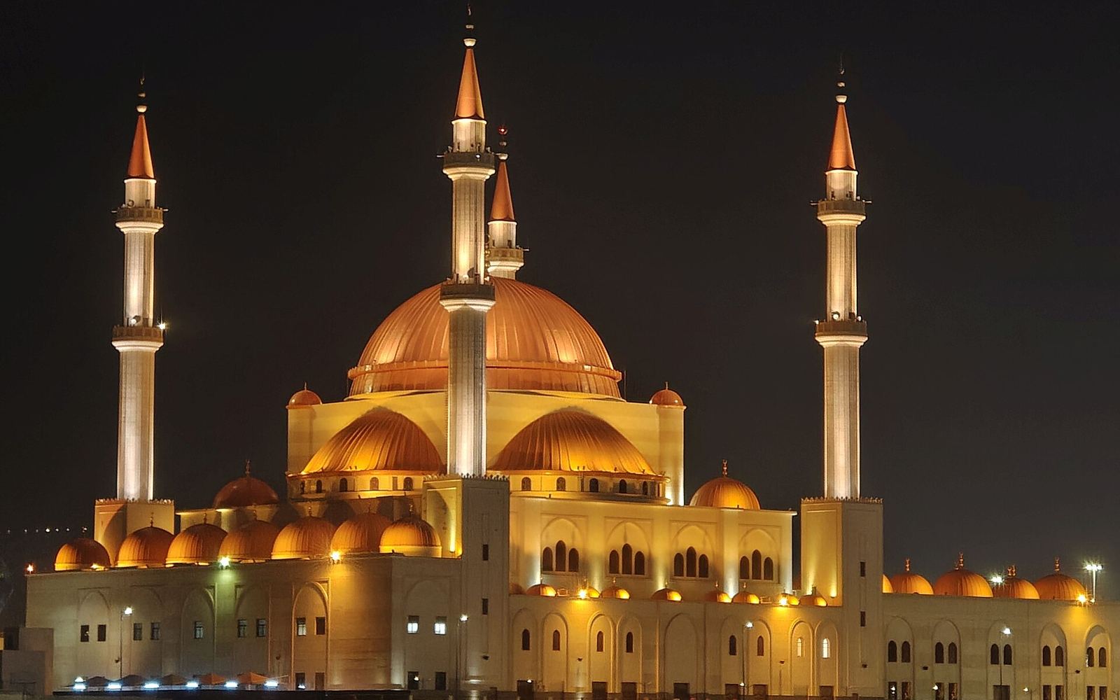 ماذا ترتدي في السعودية؟ قواعد اللباس وآداب السلوك للزوار